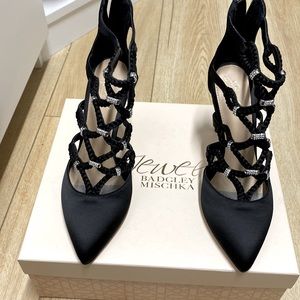 Beautiful NIB black shoes